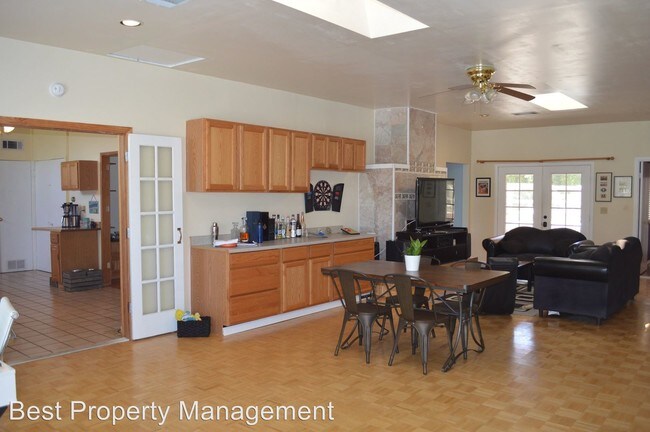 Foto del edificio - 2 br, 1 bath House - 889 E Francis Dr.