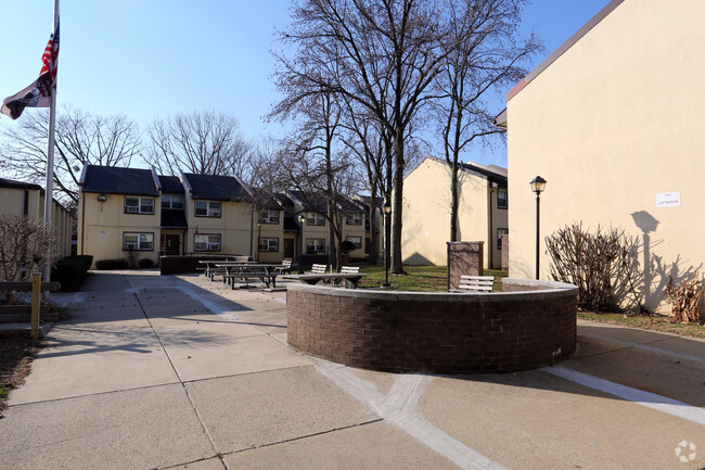 Building Photo - Holmecrest Homes