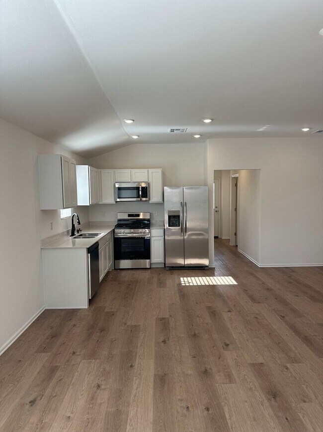Building Photo - *$99 First Month's Rent + NO HIDDEN FEES* Three Bedroom | Two Bathroom Home in Purcell