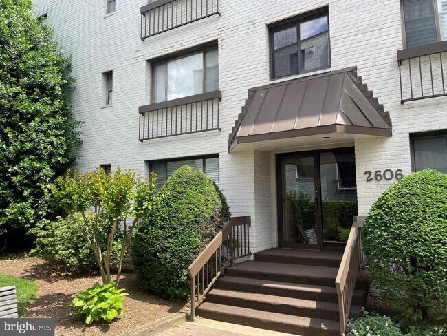 Foto del edificio - 2606 Tunlaw Rd NW