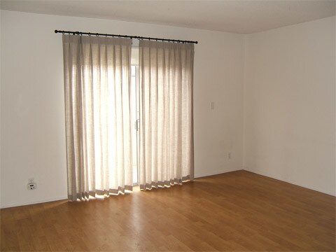 Building Photo - 1420 S Saltair Ave