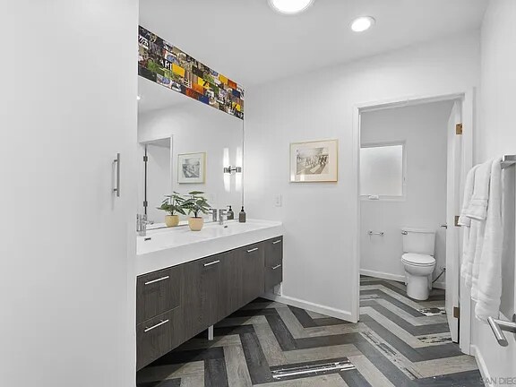 Foto del edificio - 4825 Biona Dr