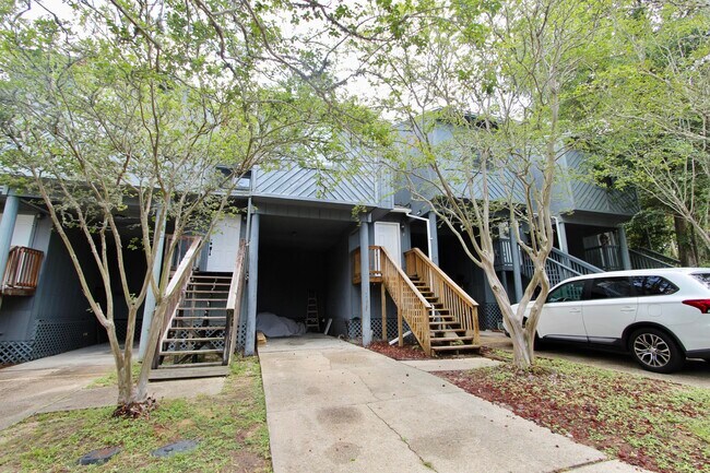 Building Photo - 200 White St