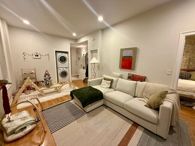 Foto del edificio - 1903 N Sheffield Ave