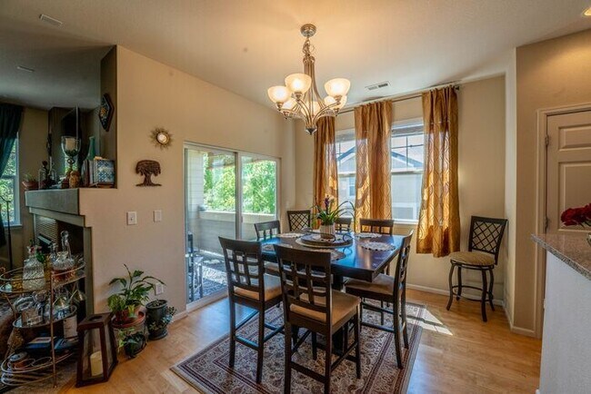 Foto del edificio - 3808 Sky Gazer Ln