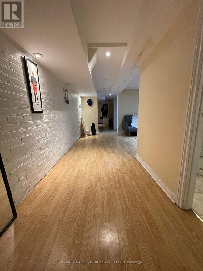 Photo du bâtiment - 32 Fuller Ave