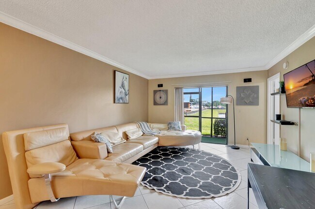 Foto del edificio - 7101 Golf Colony Ct