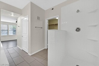 Building Photo - 908 Domnus Ln