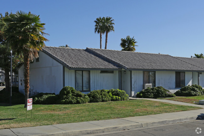 Building Photo - Las Palmas Gardens