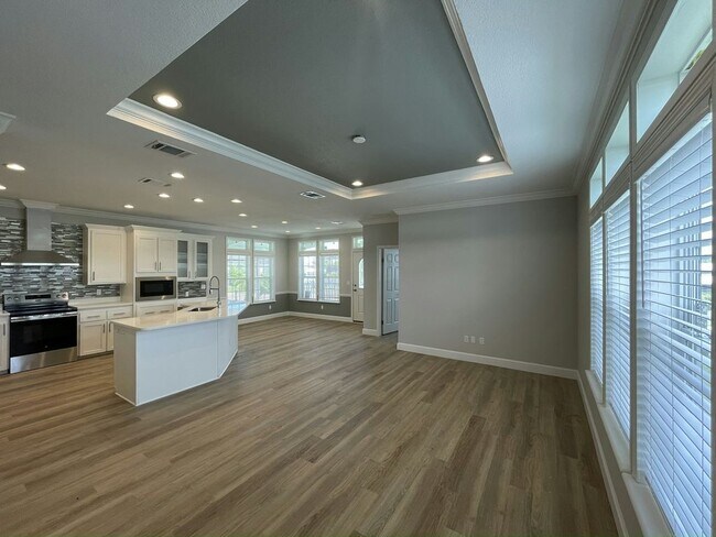 Building Photo - 932 Zacapa Ave