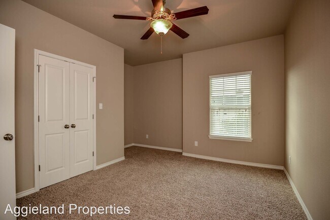 Building Photo - 4 br, 4.5 bath House - 3415 Papa bear