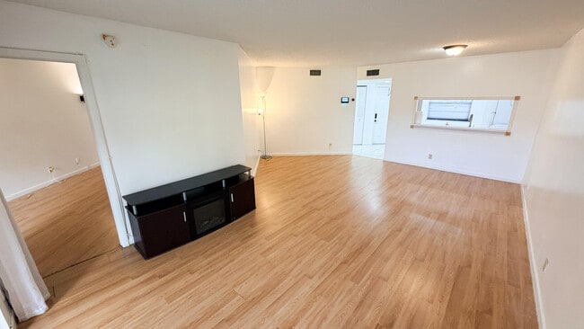 Foto del edificio - 6475 W Oakland Park Blvd