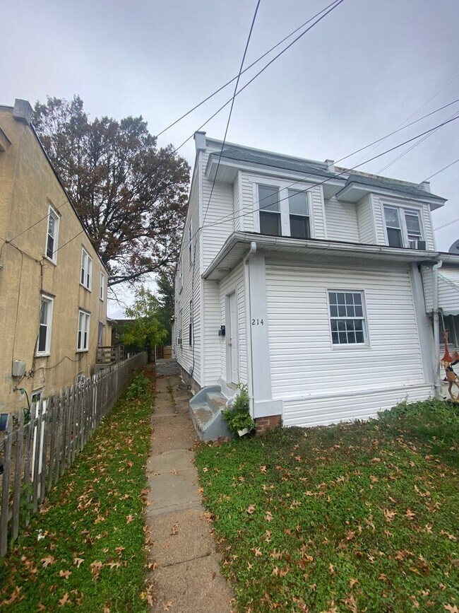 Foto del edificio - Newly Renovated 3 Bedroom Twin Home w/ Eat...