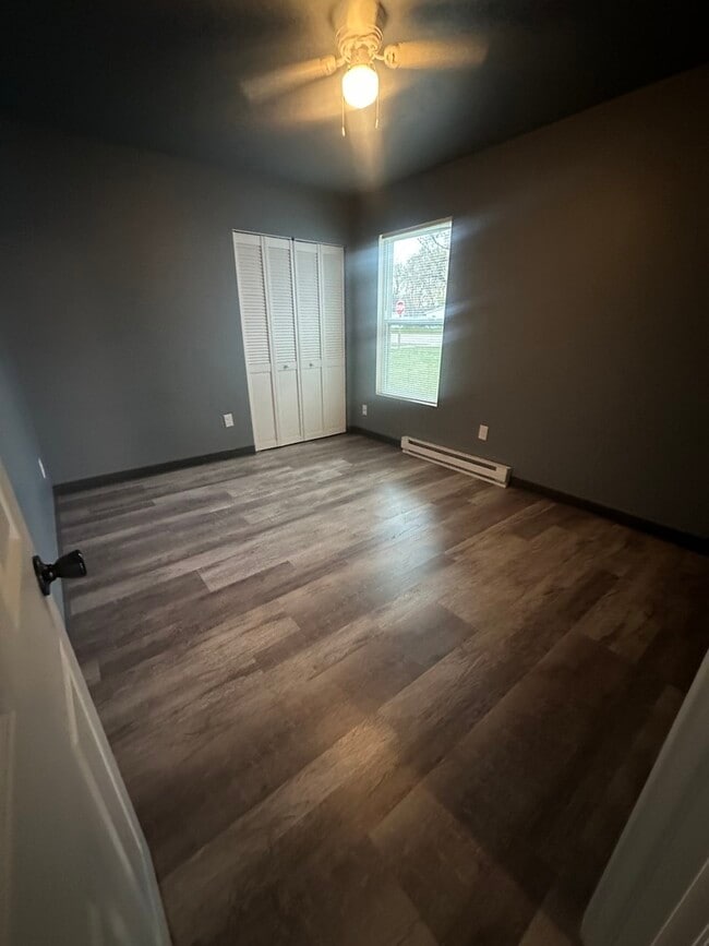 Building Photo - 530 E 3rd St