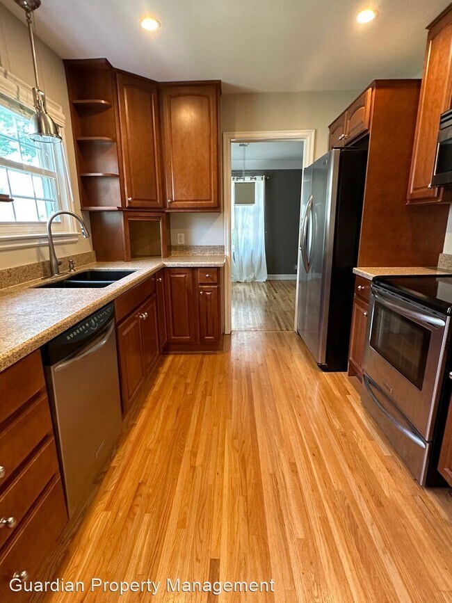 Building Photo - 3 br, 4 bath House - 5513 Newton Ave S