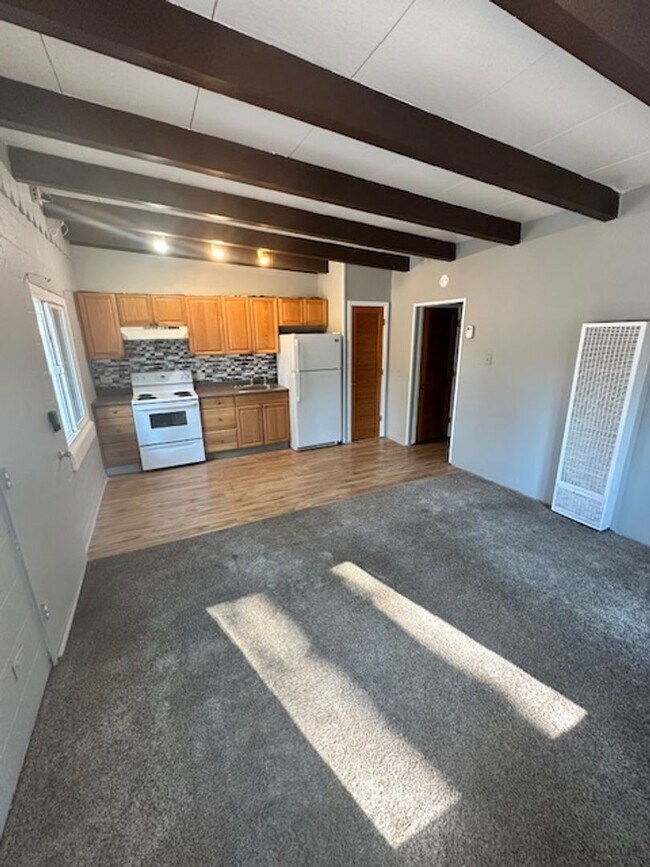 Foto del edificio - Newly painted Very Cute and Cozy Duplex- 1...