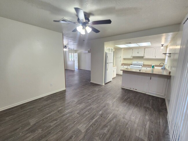 Building Photo - 73939 Desert Dunes Dr