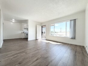 Building Photo - 820 Oakwood St