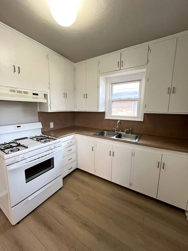 Foto del edificio - 2 Bed 1 Bath in Bethany