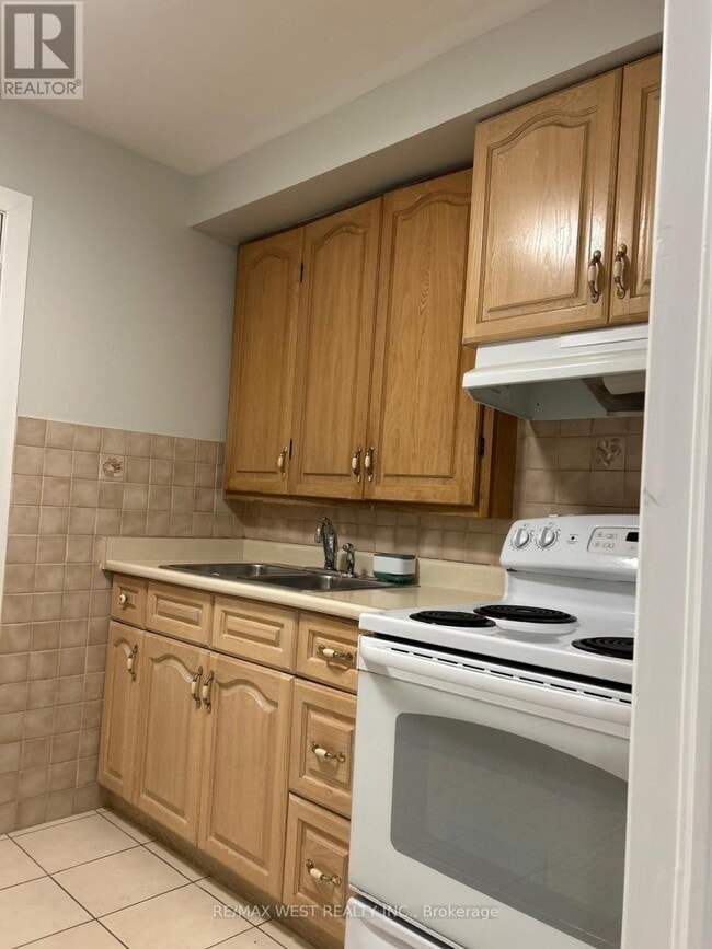 Building Photo - 1112 Hawthorne Ct