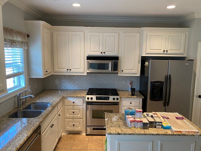 Building Photo - ****JUST REDUCED****720 Chombard Dr Brando...