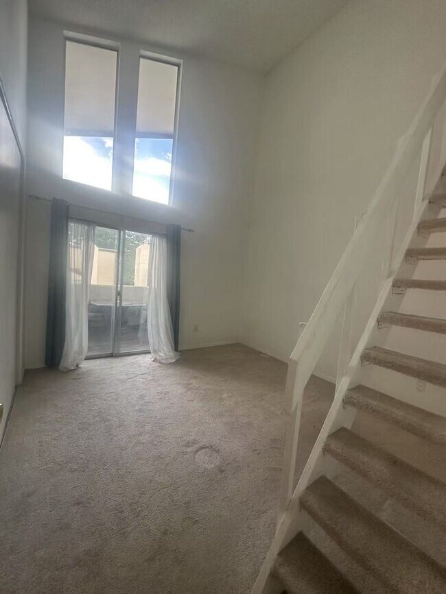Building Photo - Aurora condo for rent