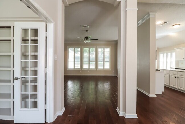Foto del edificio - 1933 Perry Dr