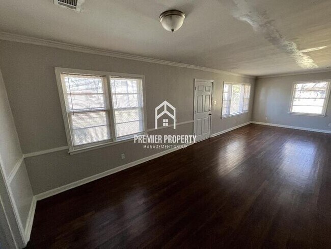 Foto del edificio - 4528 Faronia Rd