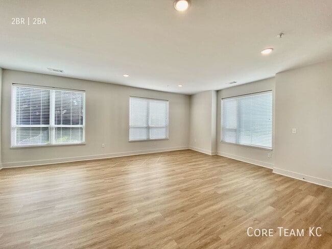 Foto del edificio - 7327 Quivira Rd