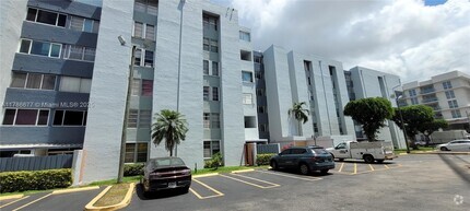Building Photo - 750 NW 43rd Ave