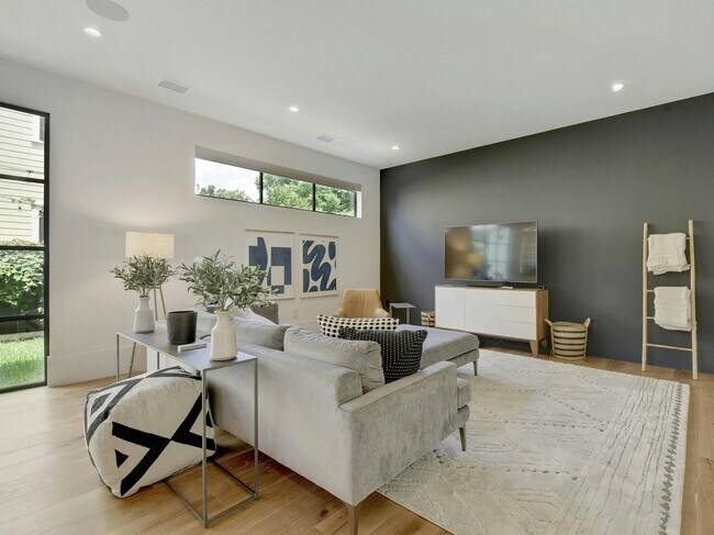 Foto del edificio - 1003 E 14th St