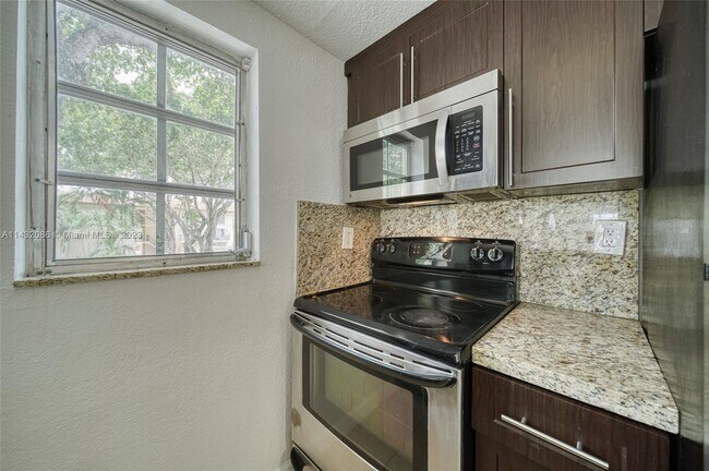 Building Photo - 8600 SW 109th Ave