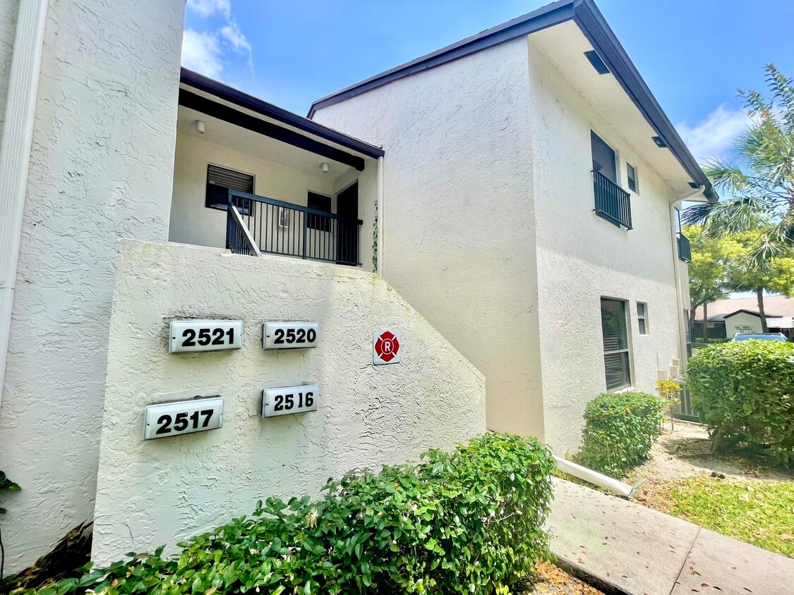 2520 Carambola Cir N Unit 1815, Coconut Creek, FL 33066 Condo for