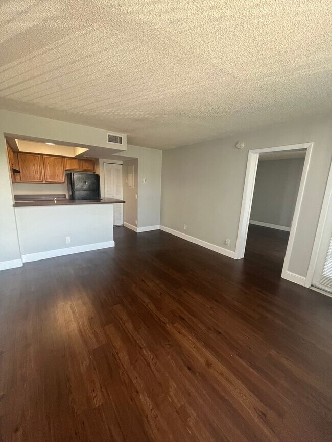 Foto del edificio - ONE BEDROOM ONE BATHROOM!! WATERFRONT COMMUNITY