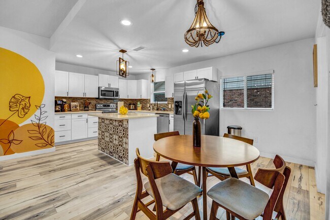 Building Photo - 5918 Lattimer Dr