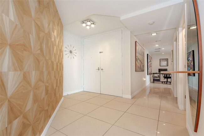 Building Photo - 1111 SW 1st Ave