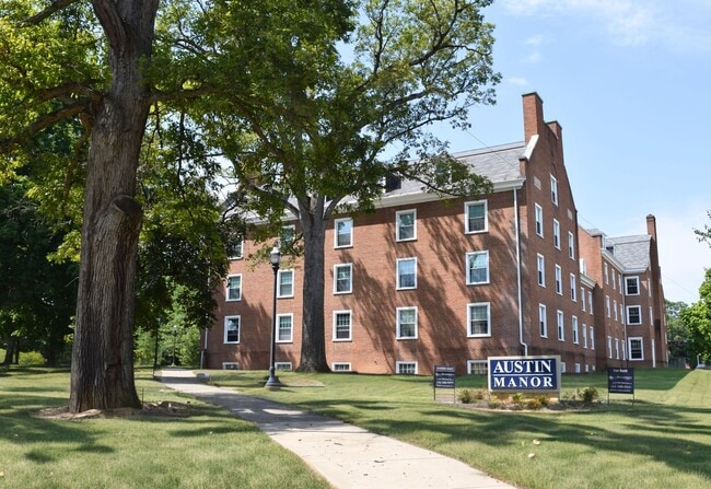 Building Photo - Austin Manor