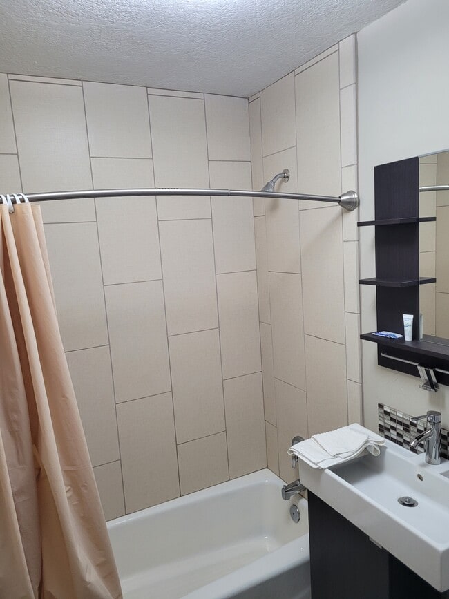 Building Photo - Roost