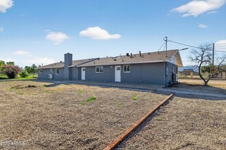 Building Photo - 1326 E Wier Ave