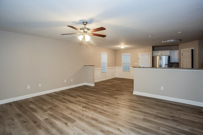 Building Photo - 584 Jackson Terrace SW