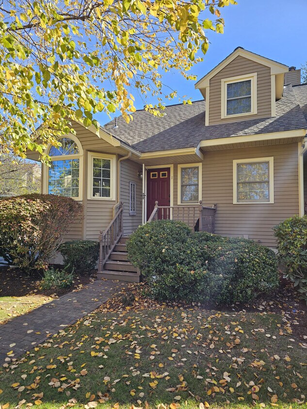 Primary Photo - 1 Birchwood Ln