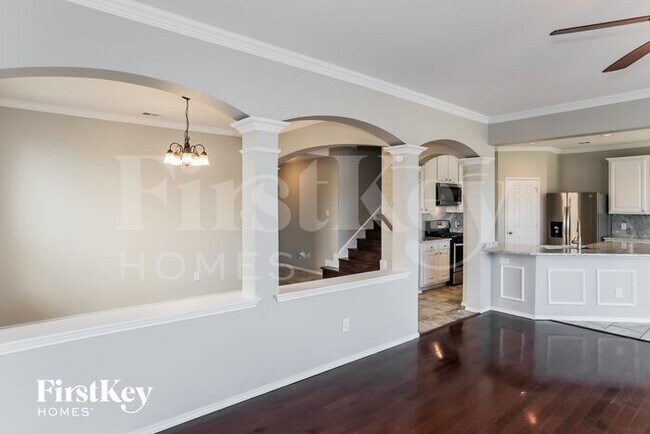 Foto del edificio - 719 Hickory Ln