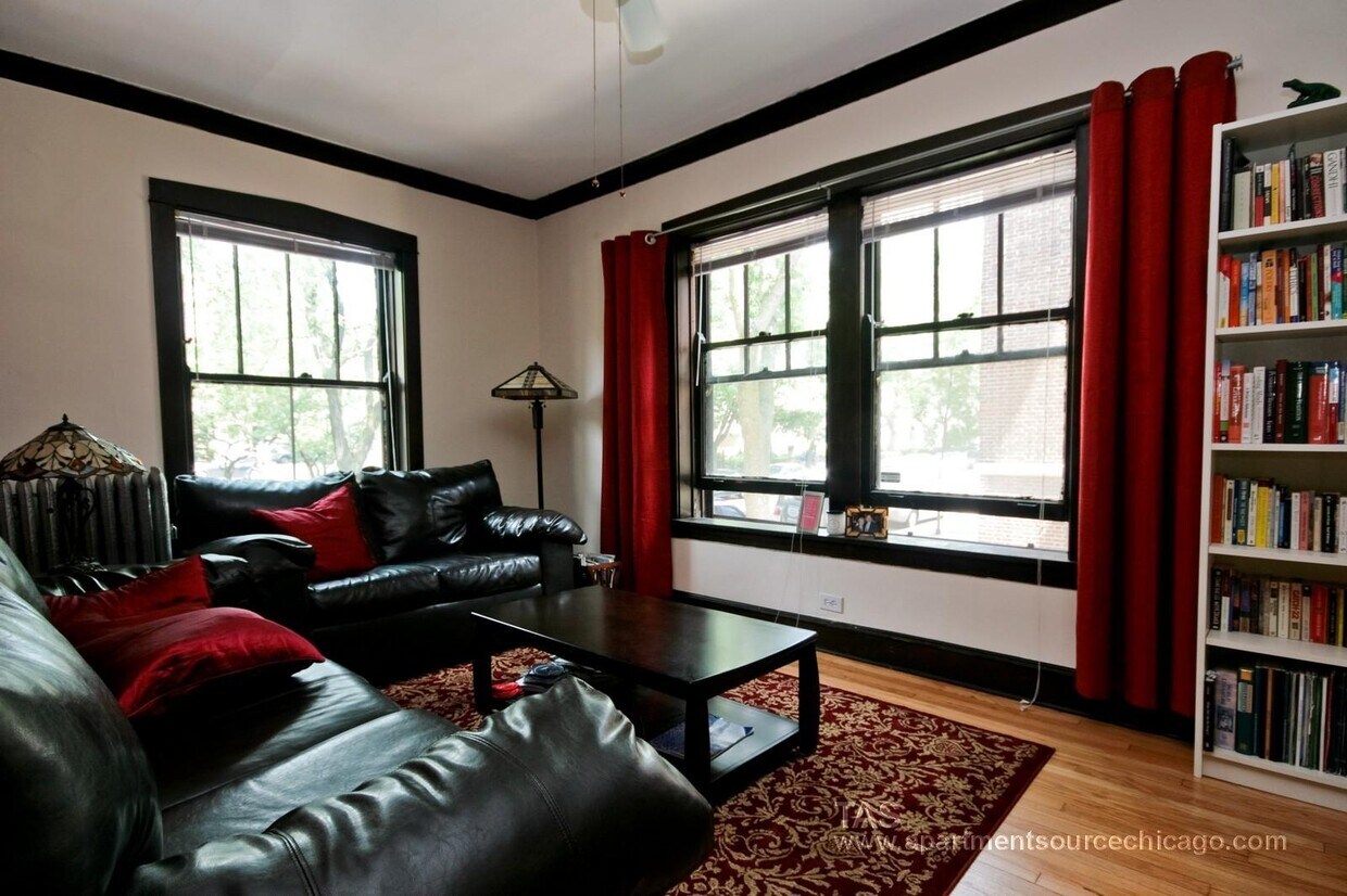 Building Photo - 525 W Fullerton Pky