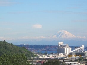 Building Photo - 2650 23rd Ave W