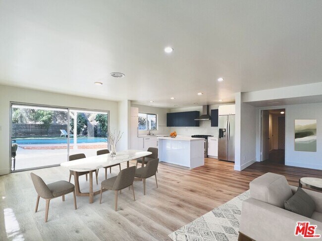 Building Photo - 3609 Sapphire Dr