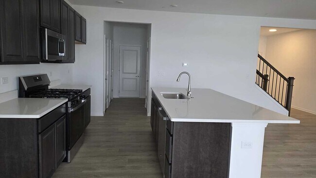 Foto del edificio - 460 Hathaway Ln