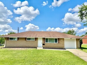 Building Photo - 501 Orangewood Dr