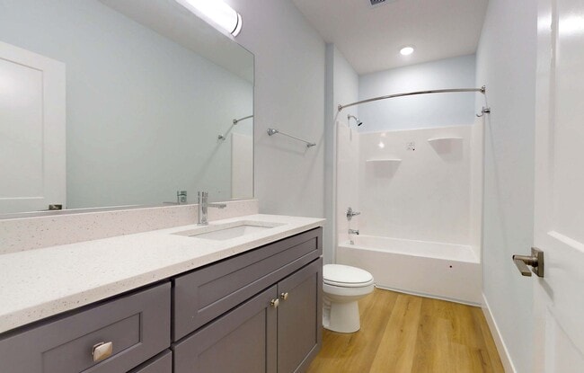 Interior Photo - 2414 N Neil