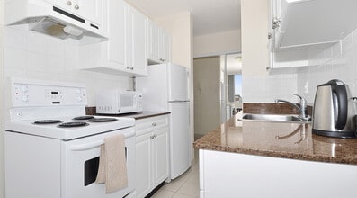 Building Photo - 144 14th St W