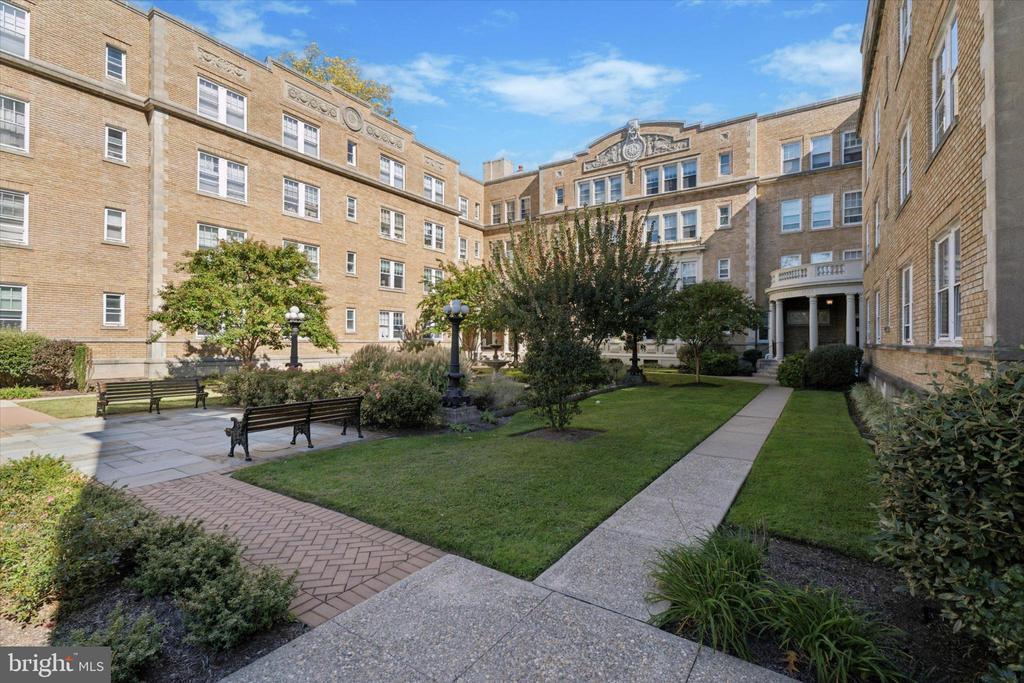 Foto principal - 6655 McCallum St